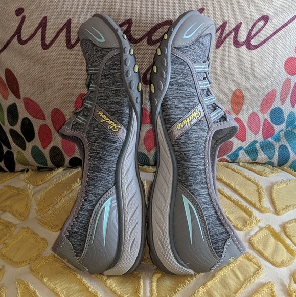 Sketchers - Picture 3 of 5